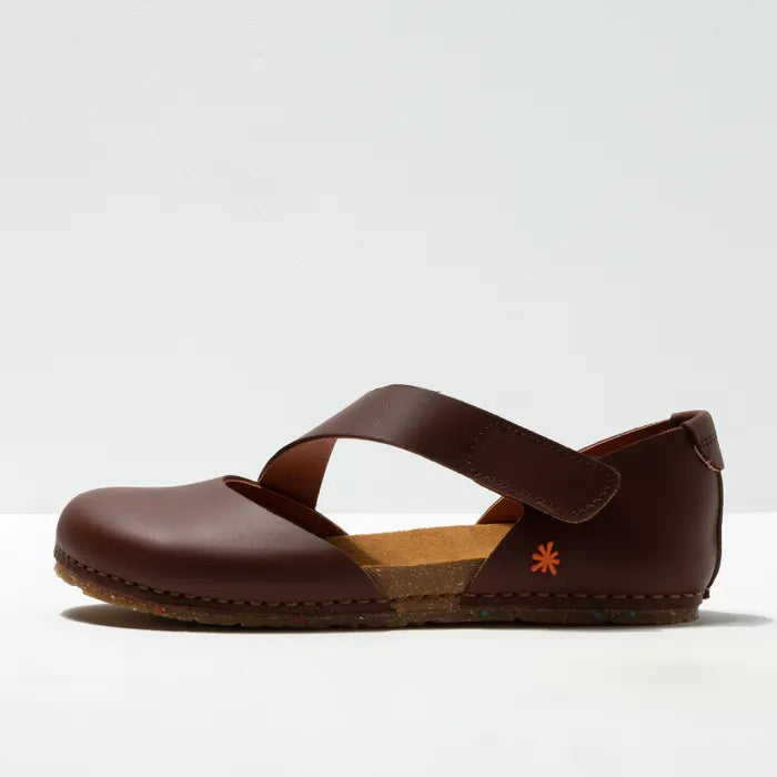 صندل نسائي من Art Spanish Strap باللون البني النابا.