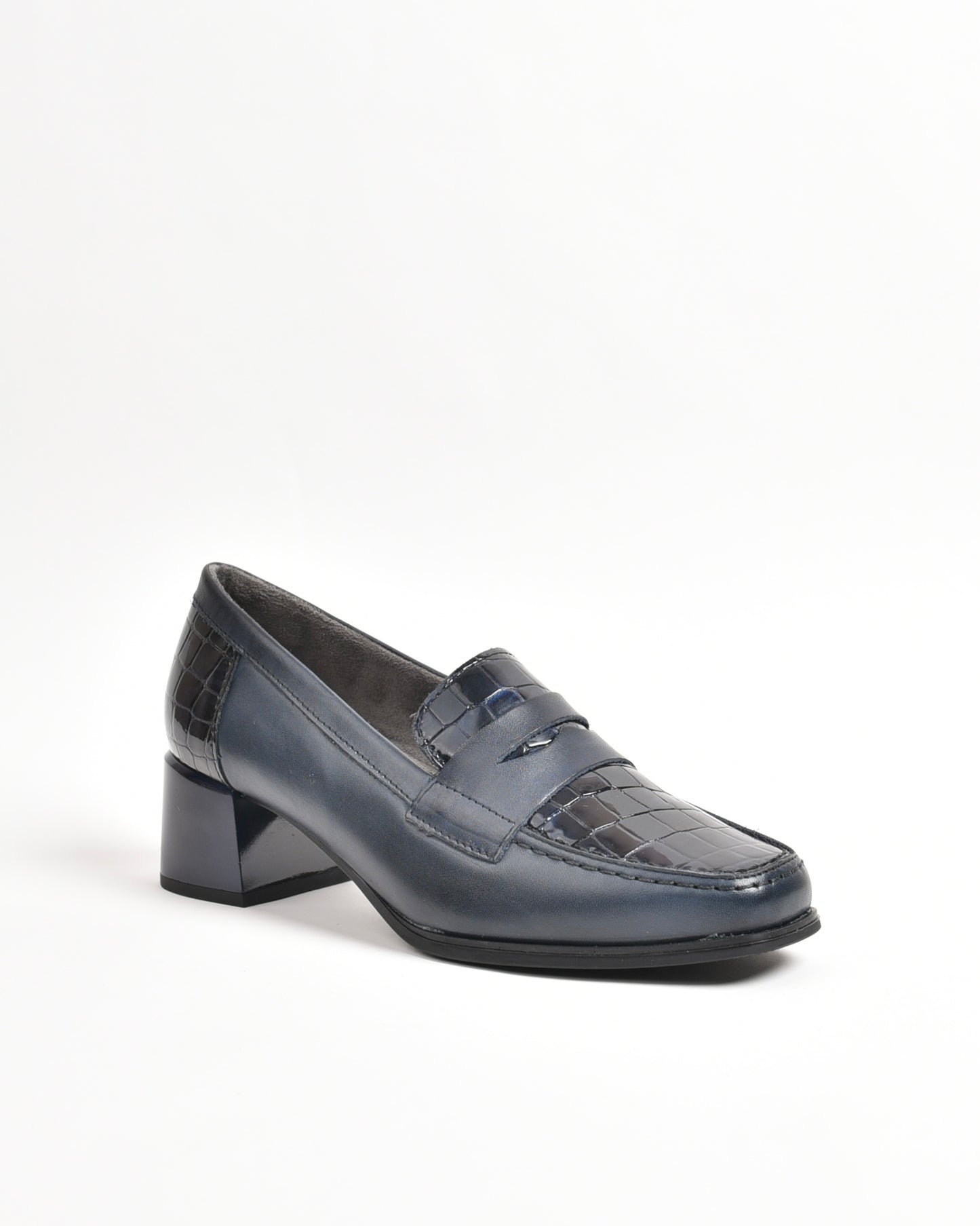 Pitillos classic shoes for women in shiny blue