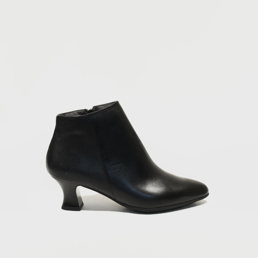 Pitillos 100% Genuine Leather Spanish boots in Black for woman