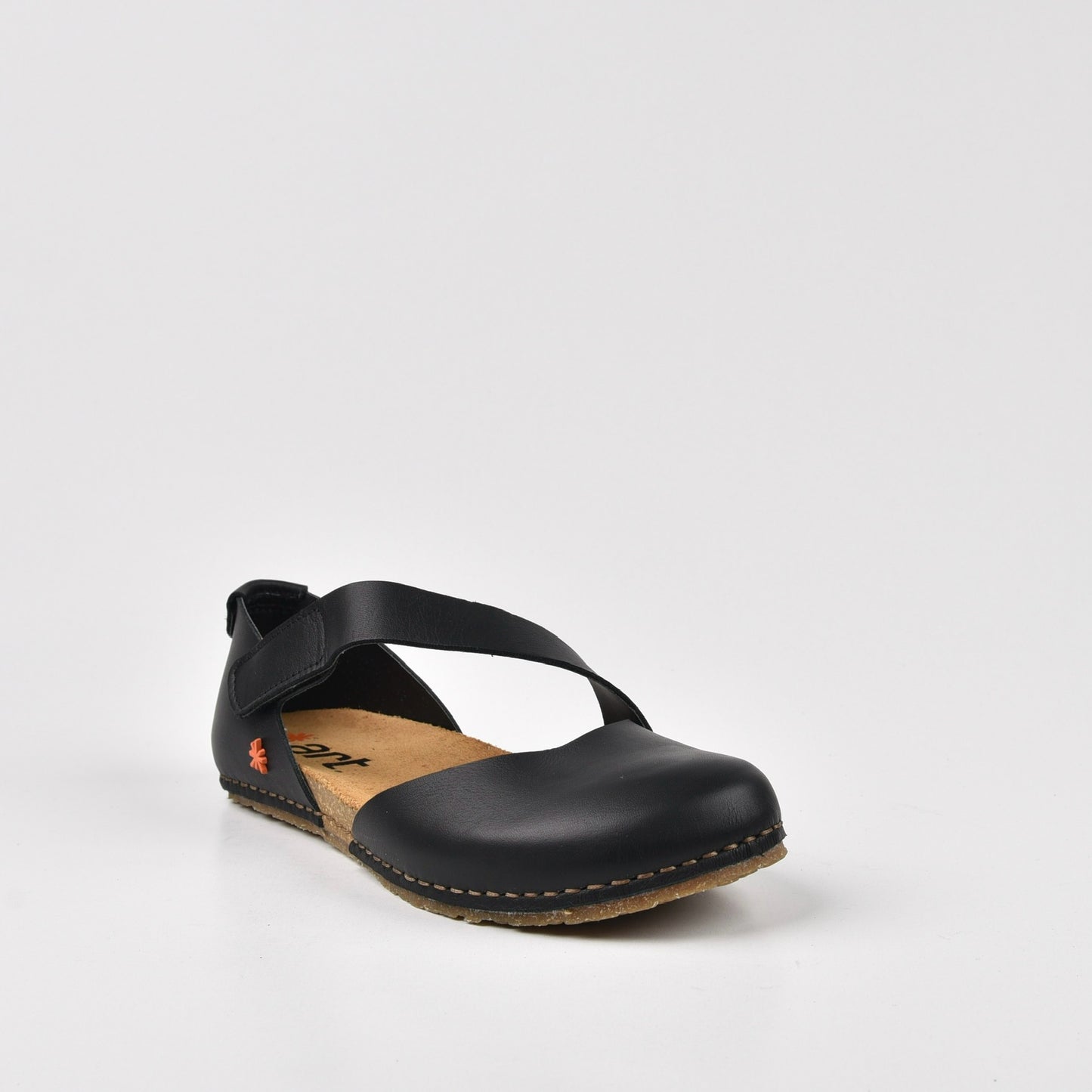 صندل نسائي من Art Spanish Strap باللون الأسود نابا.
