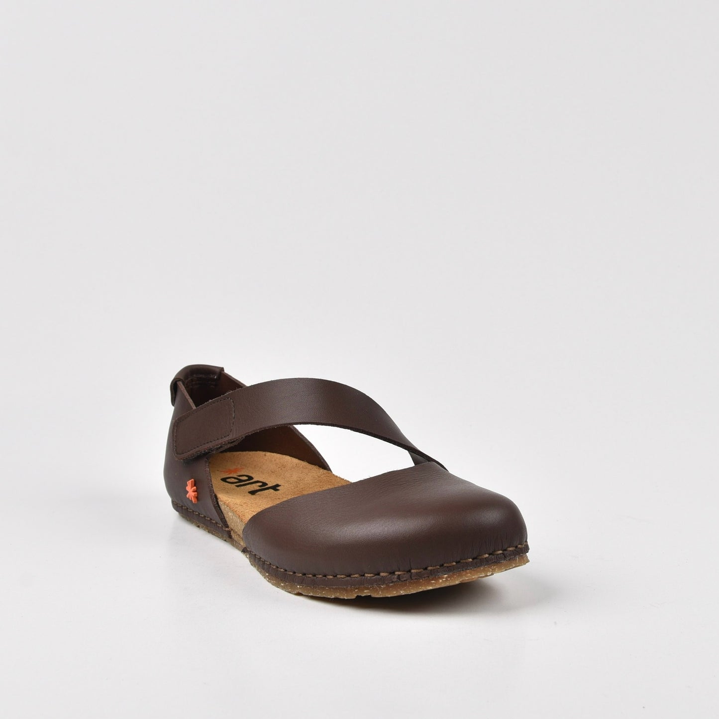 صندل نسائي من Art Spanish Strap باللون البني النابا.