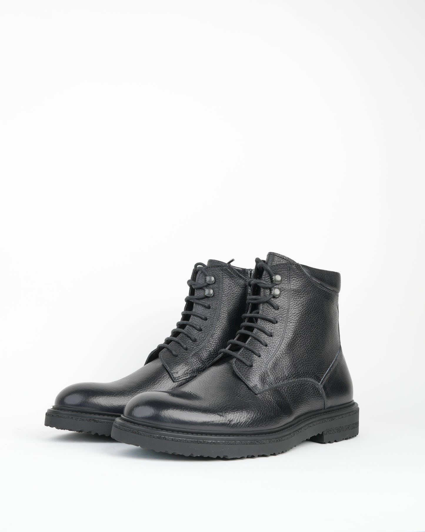 Shalapi boots in grain leather for men in black