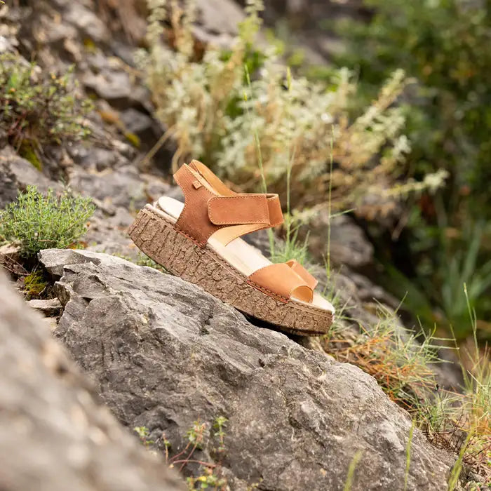 Art Spanish Strap Sandal for Women in Pleasant Black.