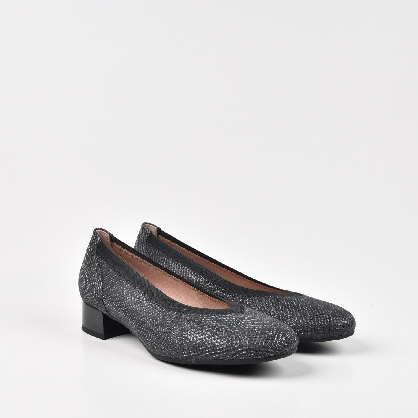 Pitillos Spanish Classic low Heel Shoes for Women in Black.