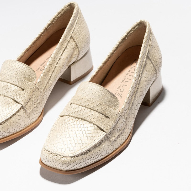 Pitillos spanish shoes for woman in beige