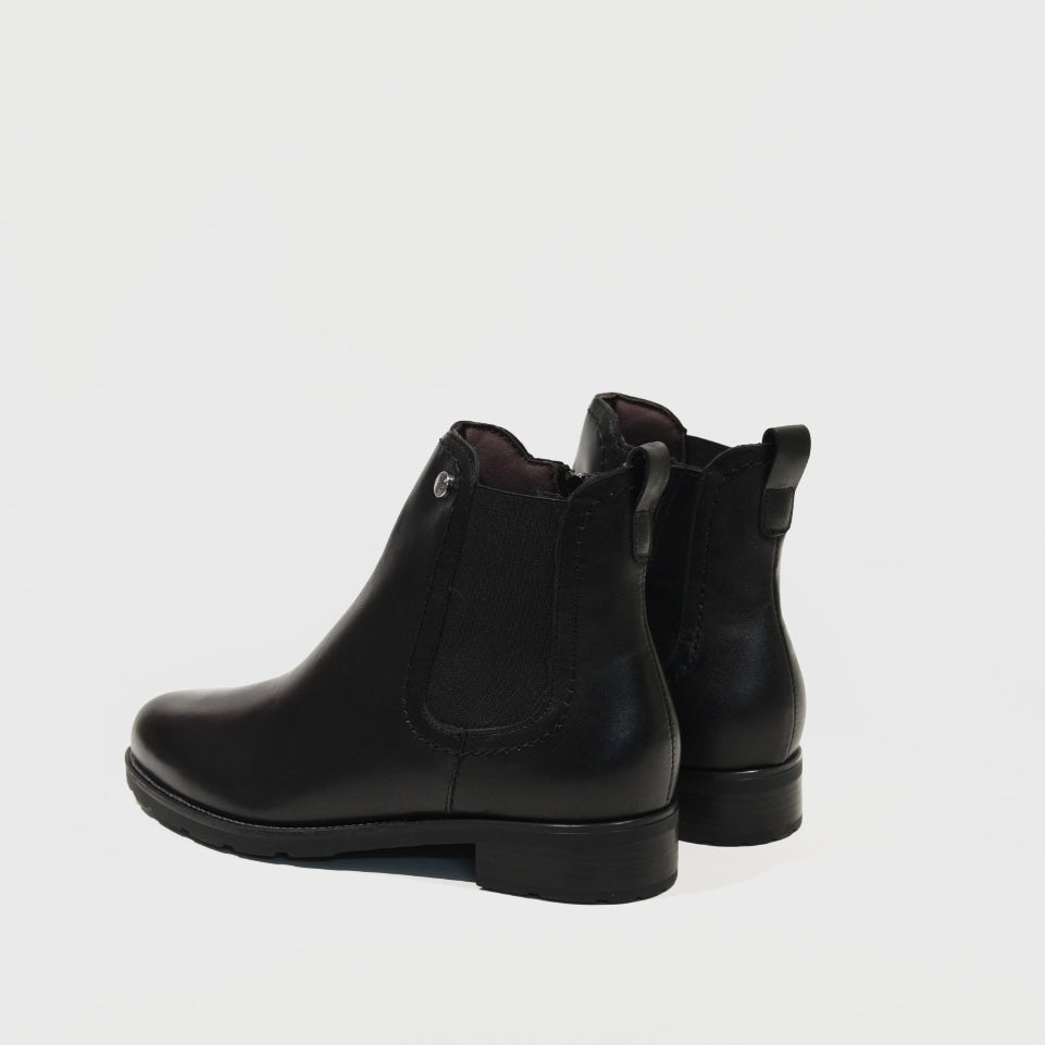 Pitillos 100% Genuine Leather Spanish Chelsea boots in Black for woman