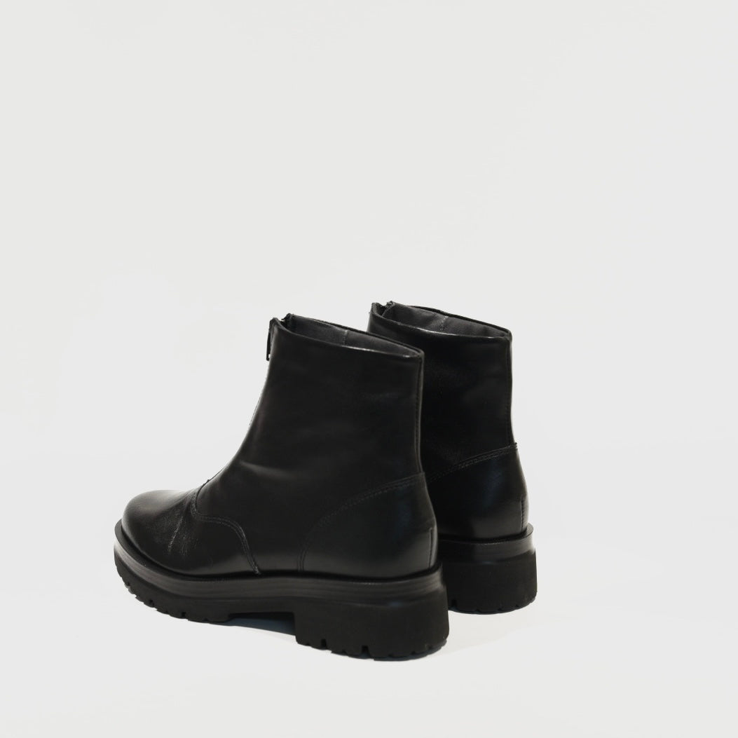 Pitillos 100% Genuine Leather Spanish boots in Black for woman