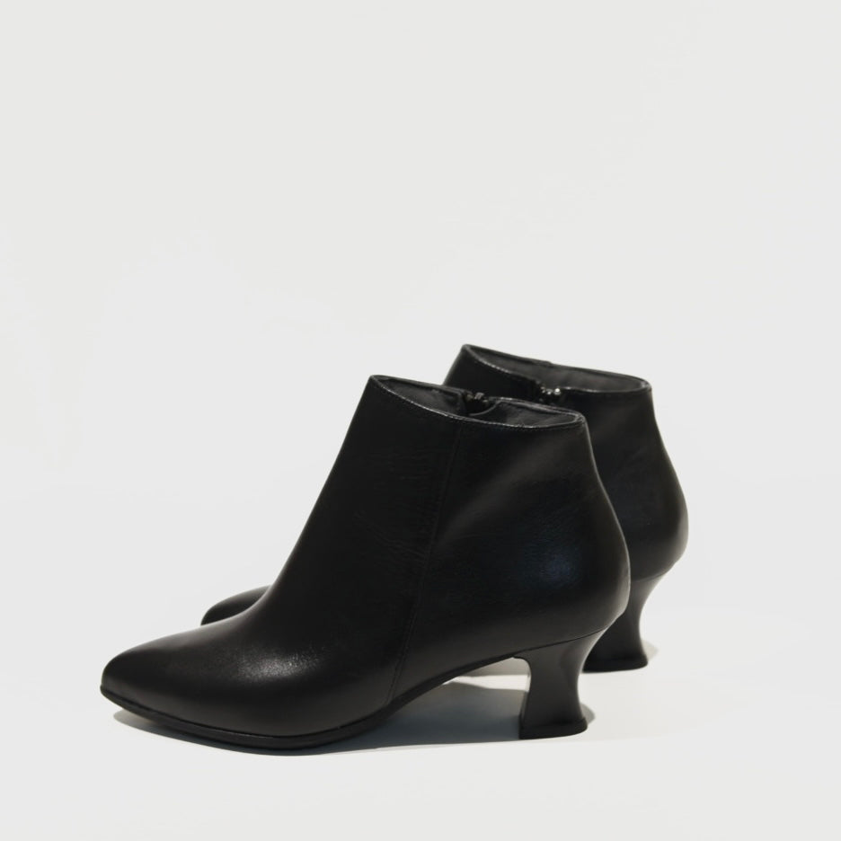Pitillos 100% Genuine Leather Spanish boots in Black for woman