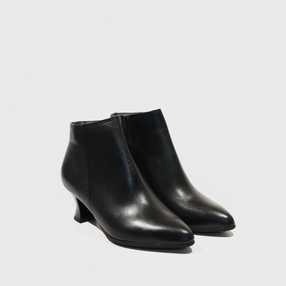 Pitillos 100% Genuine Leather Spanish boots in Black for woman