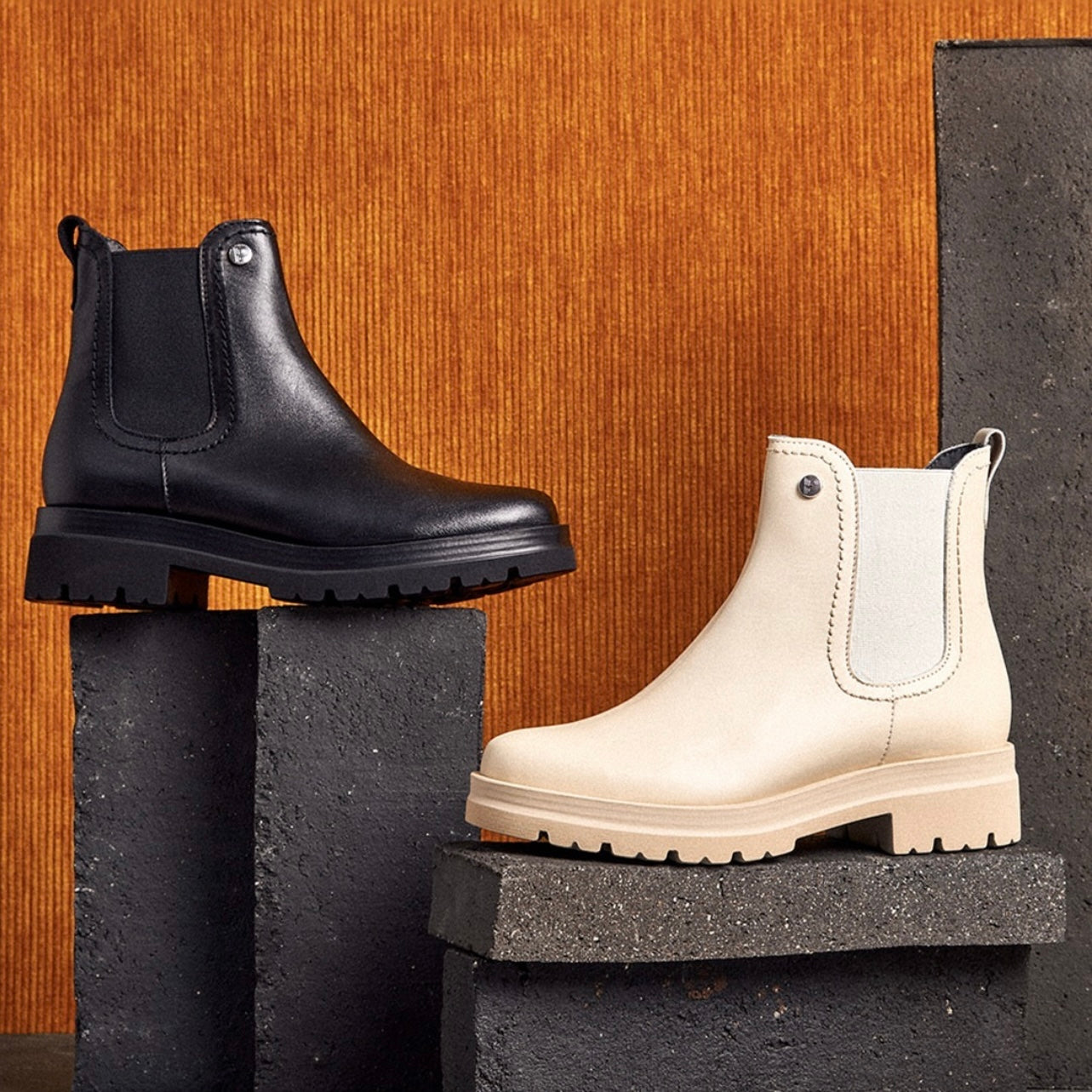 Pitillos spanish 100% Genuine Leather Chelsea boots for women in Black