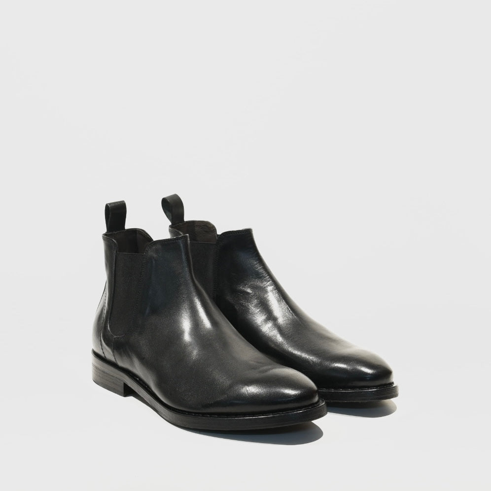 Shalapi Italian Chelsea boots for men in black