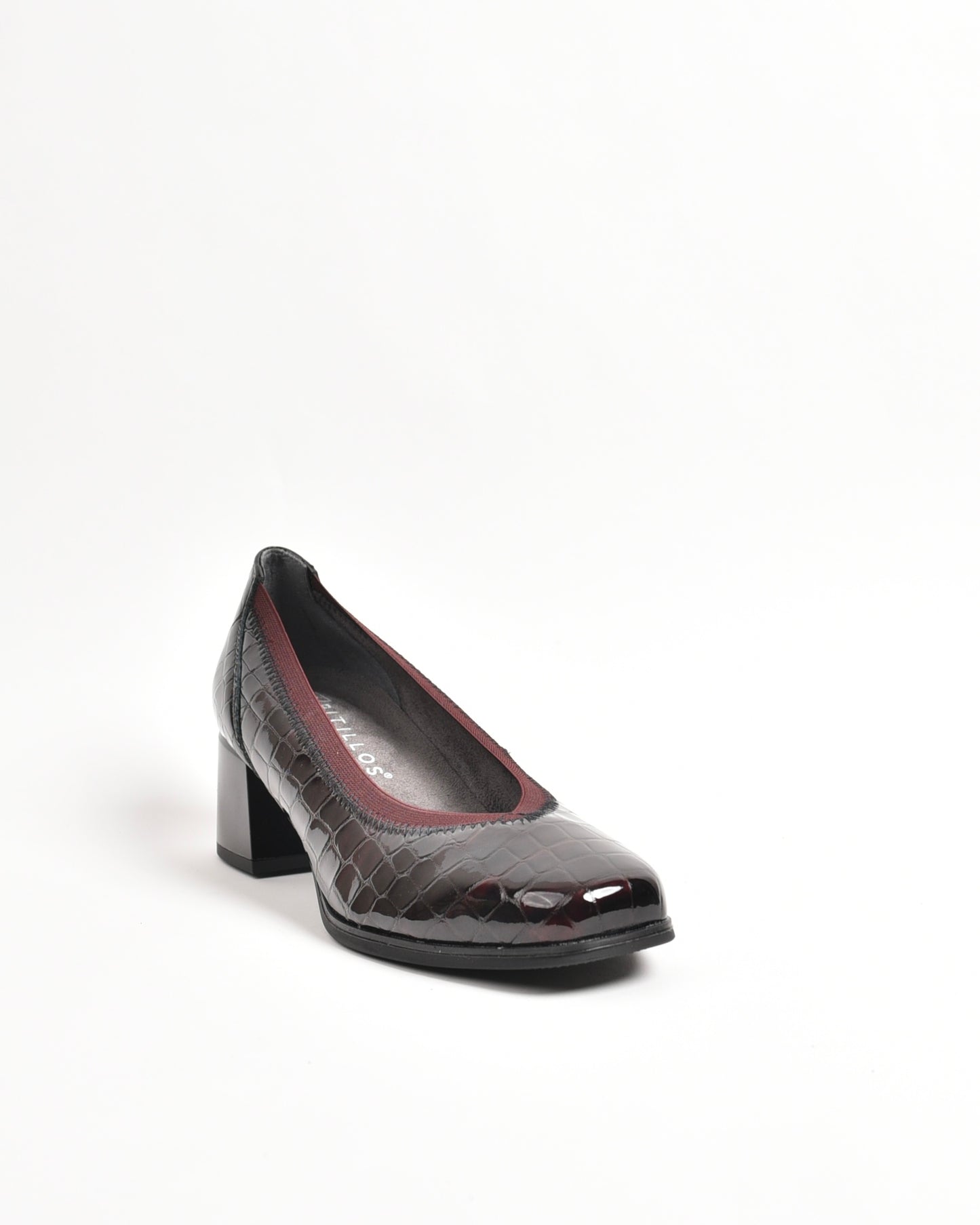 Pitillos classic shoes for women in shiny burdo