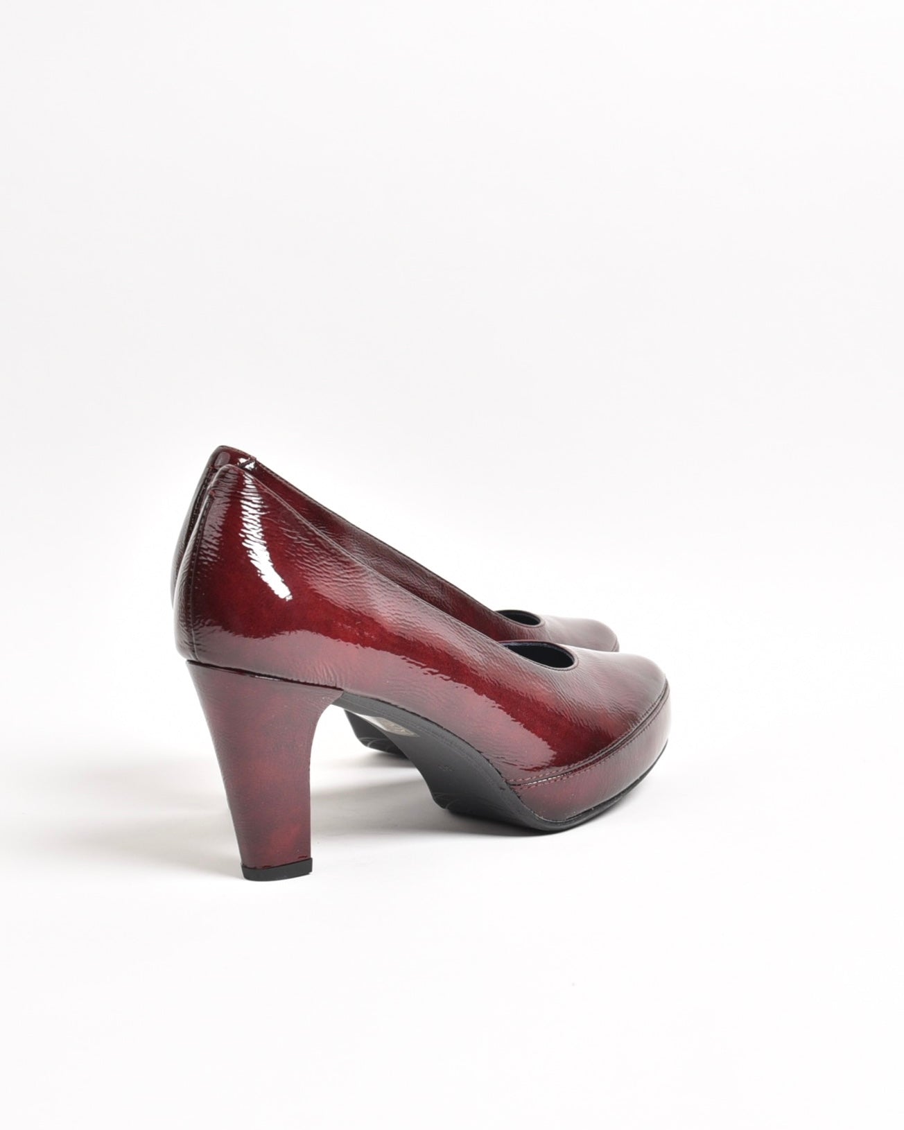 Fluchos classic high hell shoes for women in shiny burdo