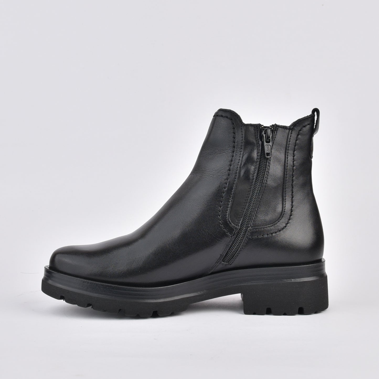 Pitillos spanish 100% Genuine Leather Chelsea boots for women in Black