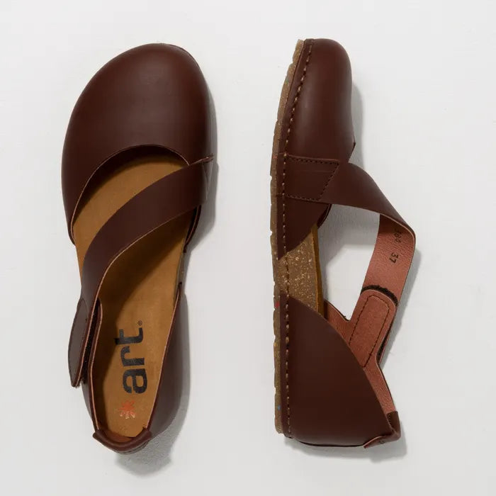 صندل نسائي من Art Spanish Strap باللون البني النابا.
