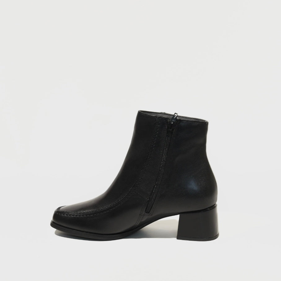Pitillos 100% Genuine Leather Spanish boots in Black for woman