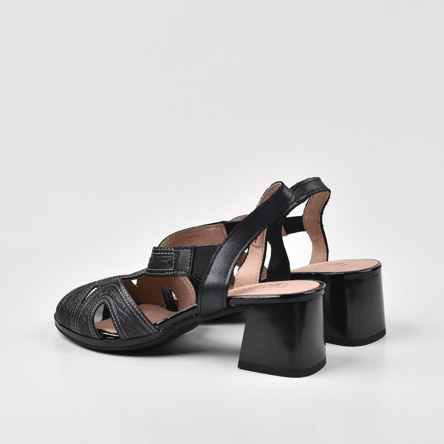 Pitillos Spanish Classic Mid Heel Sandals for Women in Black.