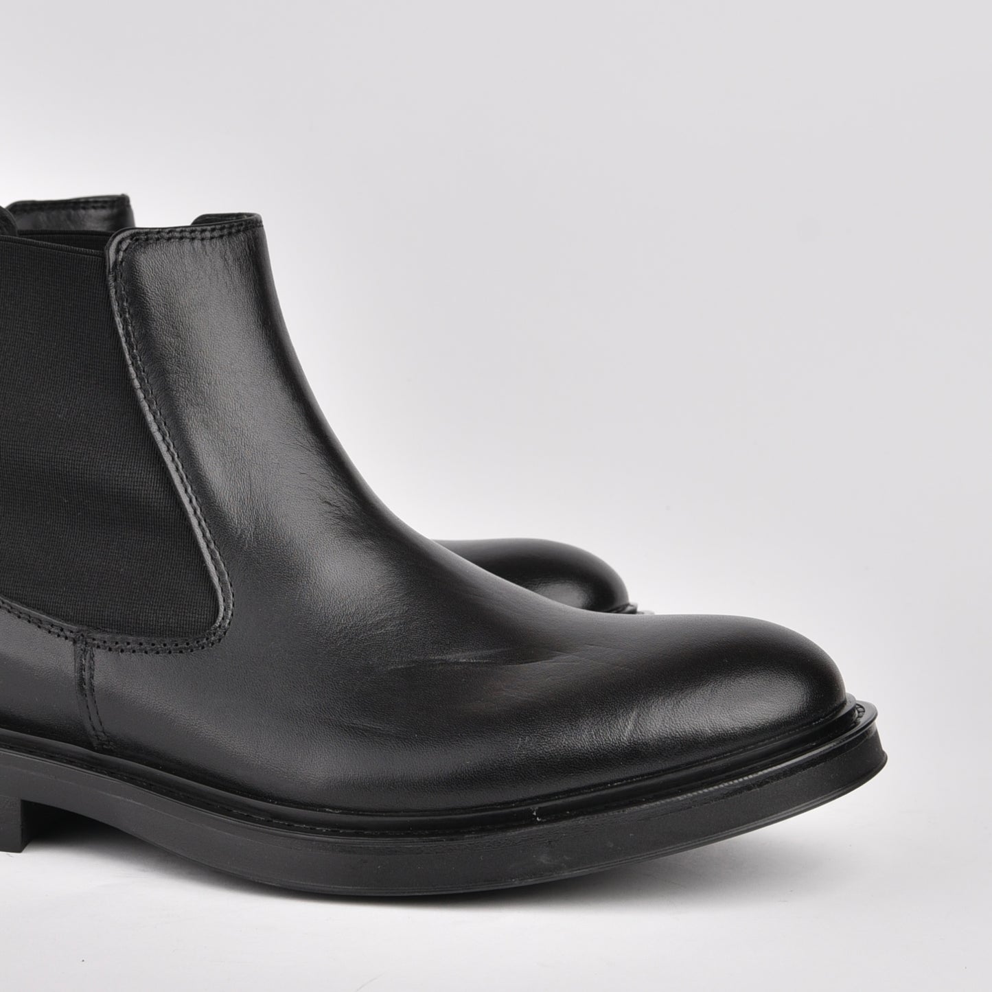 Kebo genuine leather Chelsea Boots for men in black