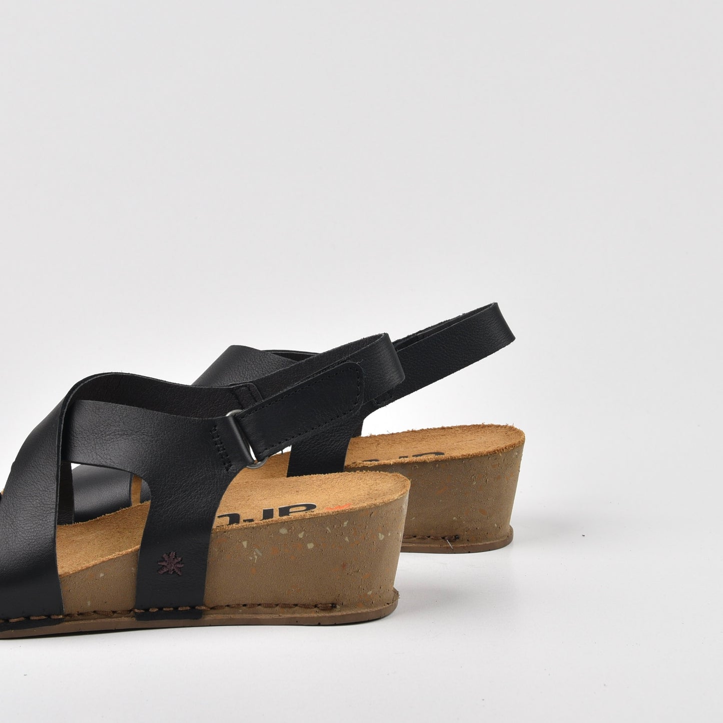 صندل إسفيني من Art Spanish Strap للنساء باللون الأسود نابا.