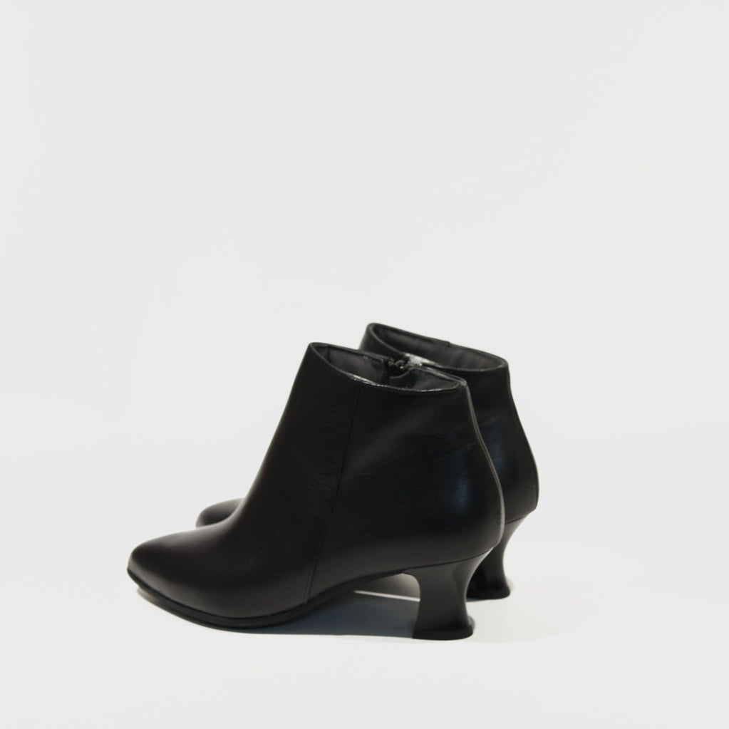 Pitillos 100% Genuine Leather Spanish boots in Black for woman