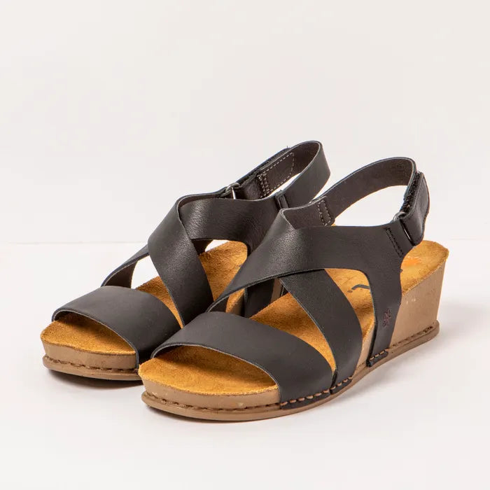 صندل إسفيني من Art Spanish Strap للنساء باللون الأسود نابا.