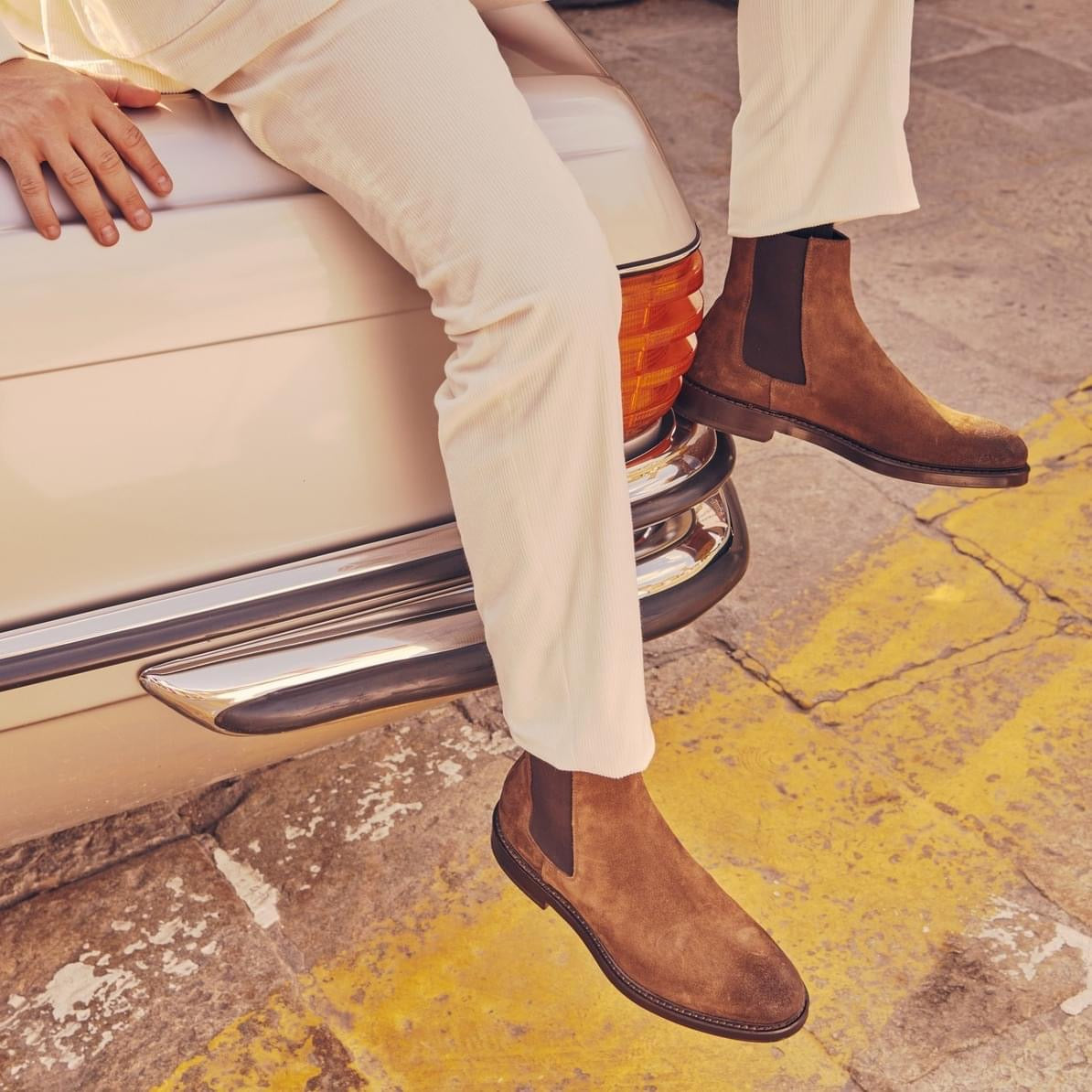 Shalapi Italian Chelsea boots for men in suede Beige