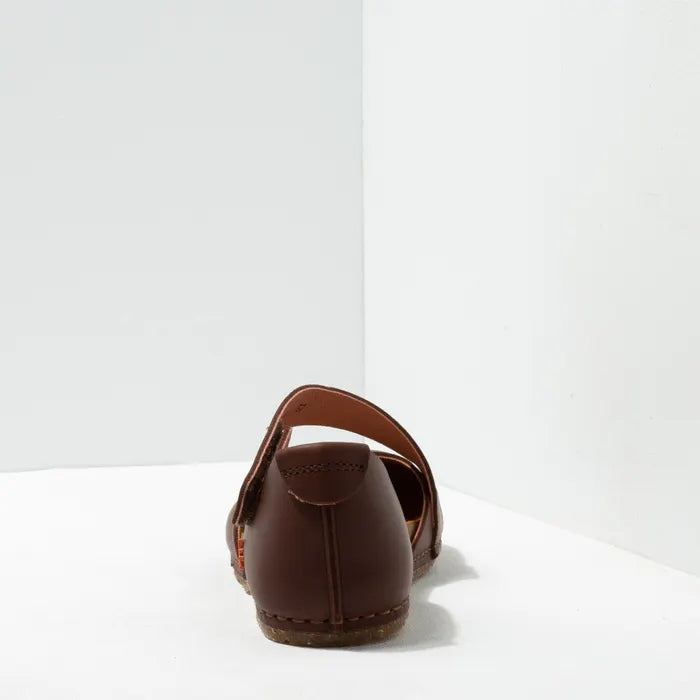 صندل نسائي من Art Spanish Strap باللون البني النابا.
