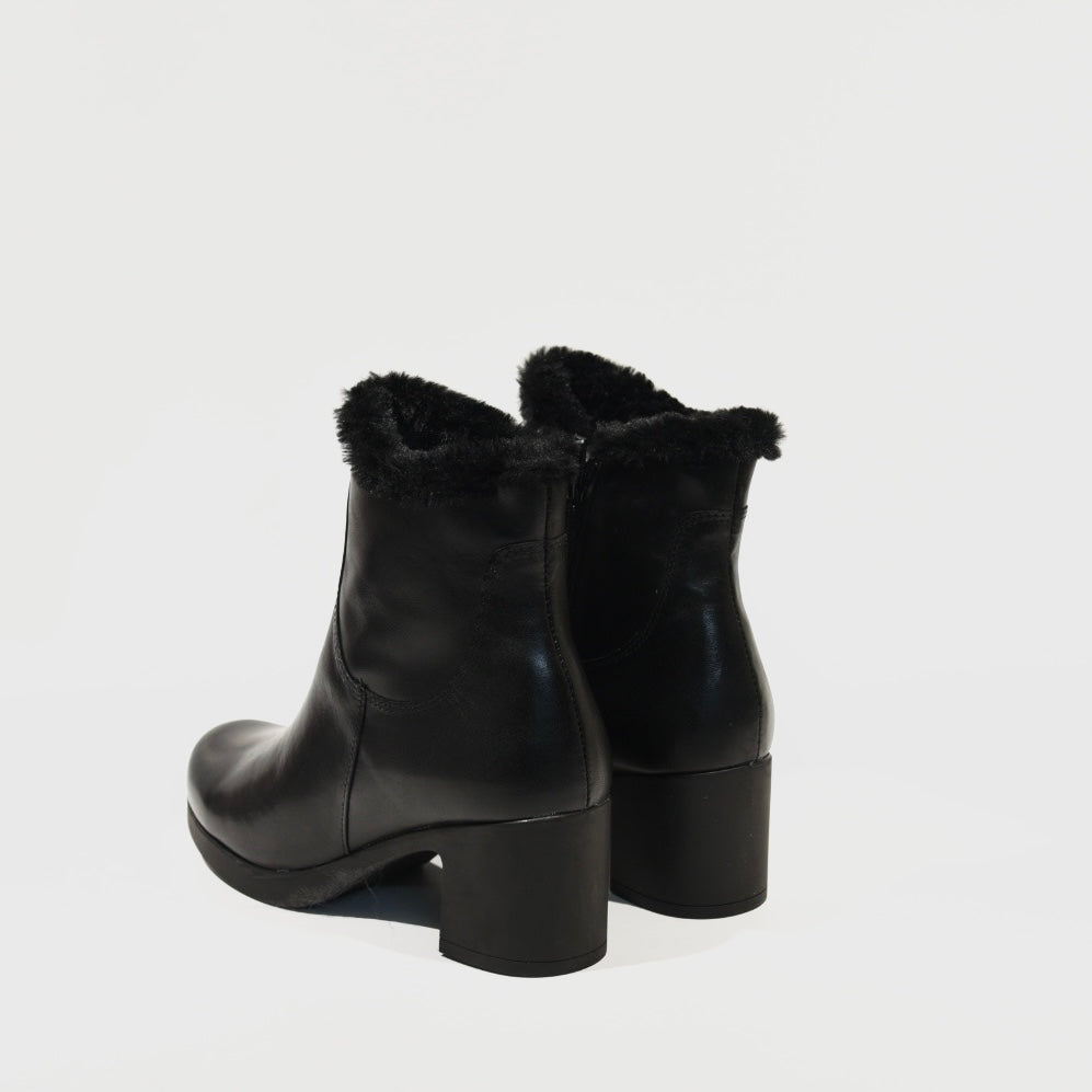 Pitillos 100% Genuine Leather Spanish boots in Black for woman