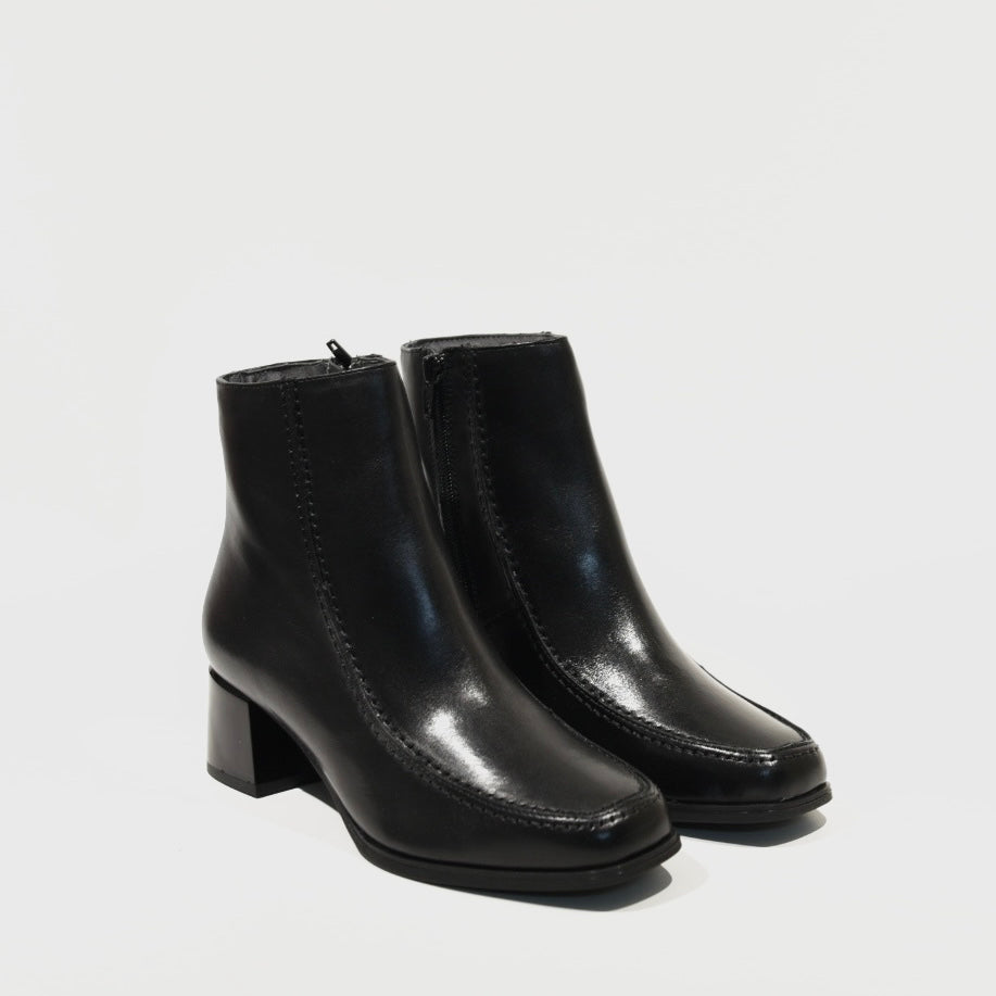 Pitillos 100% Genuine Leather Spanish boots in Black for woman
