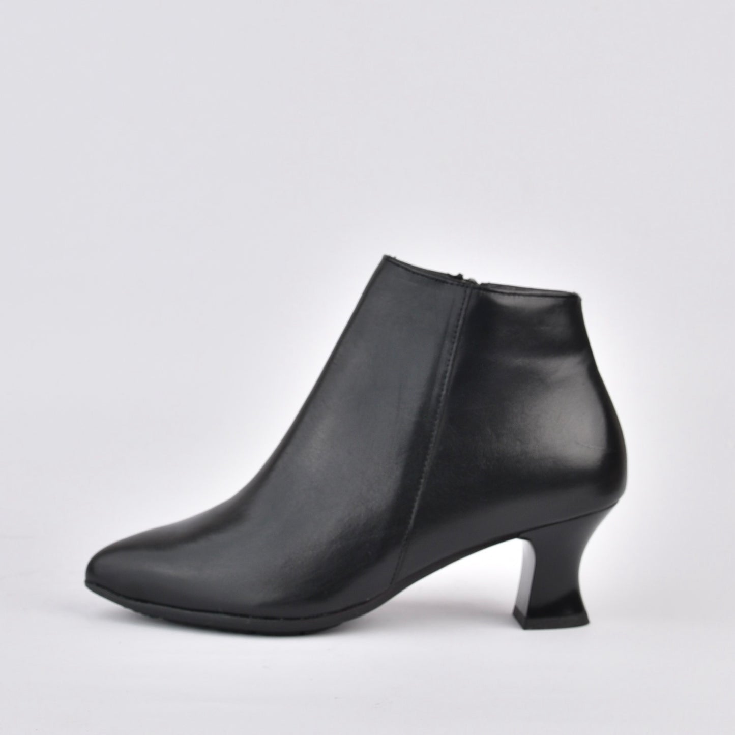 Pitillos 100% Genuine Leather Spanish boots in Black for women