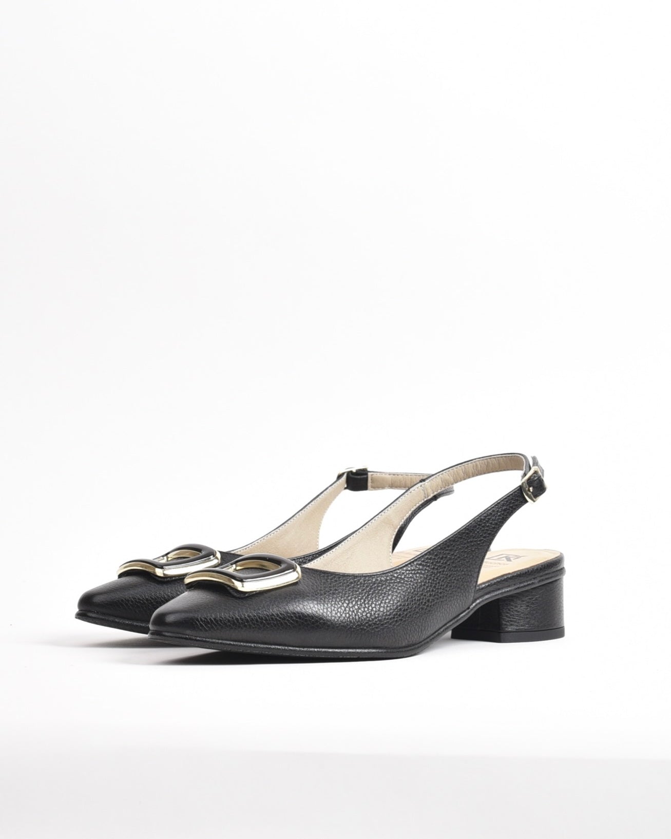 Dorking Fluchos Classic Comfortable Sandal for women in Black.