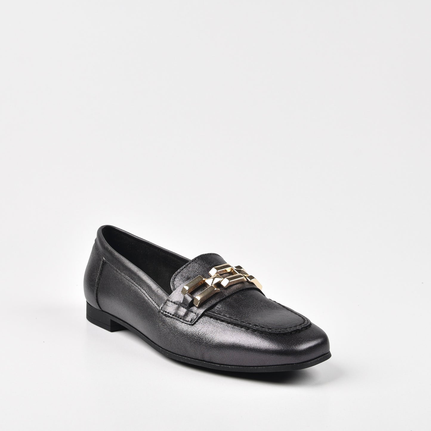 Pitillos Spanish Classic loafers for Women in Black.