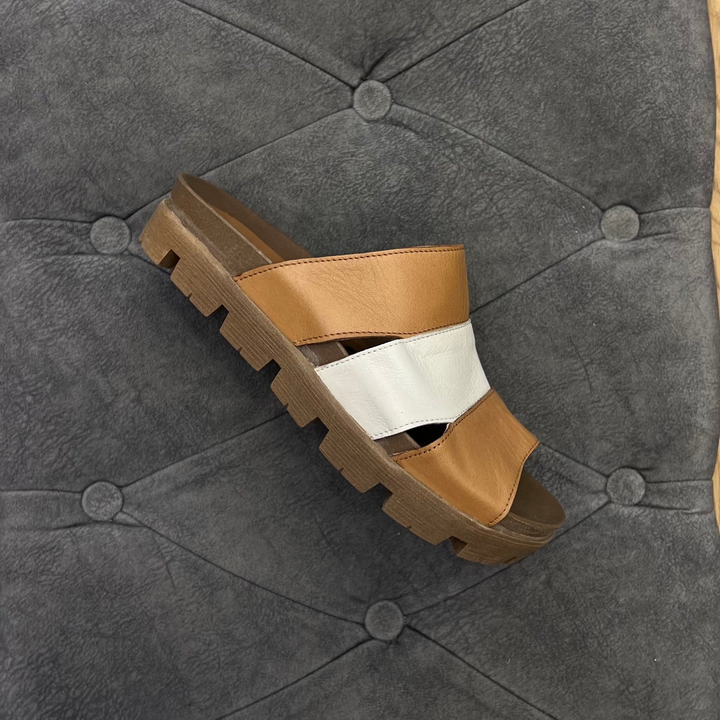 Shalapi Genuine leather slippers for women in Camel and Beige