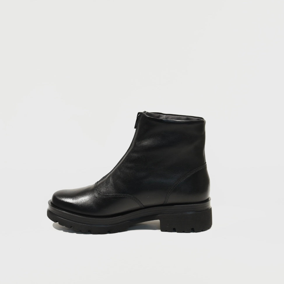 Pitillos 100% Genuine Leather Spanish boots in Black for woman