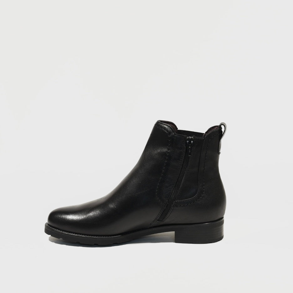 Pitillos 100% Genuine Leather Spanish Chelsea boots in Black for woman