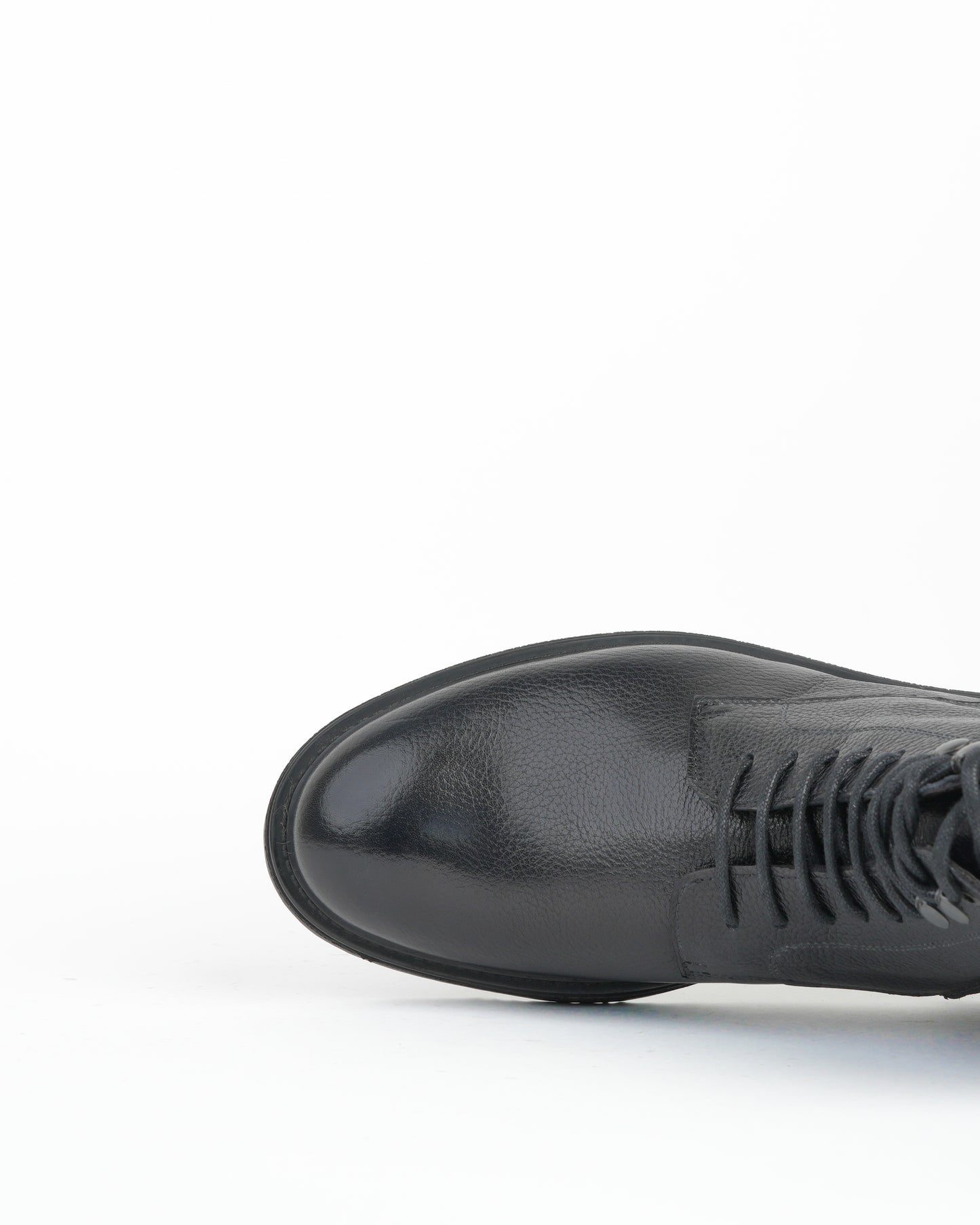 Shalapi boots in grain leather for men in black
