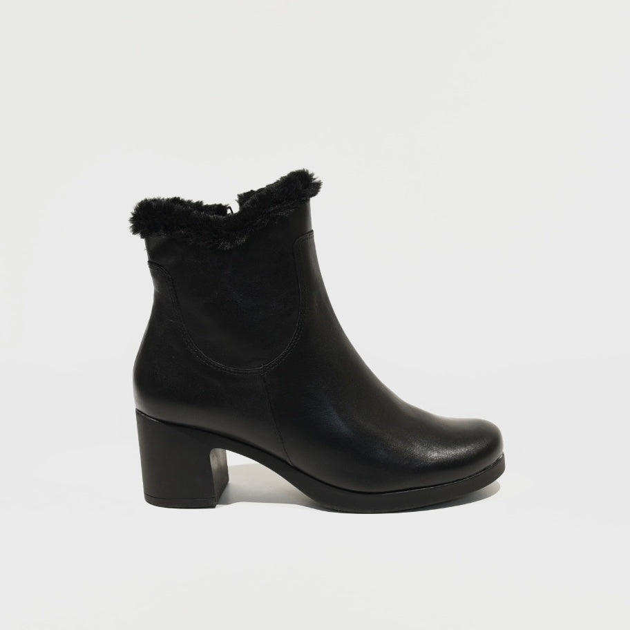 Pitillos 100% Genuine Leather Spanish boots in Black for woman