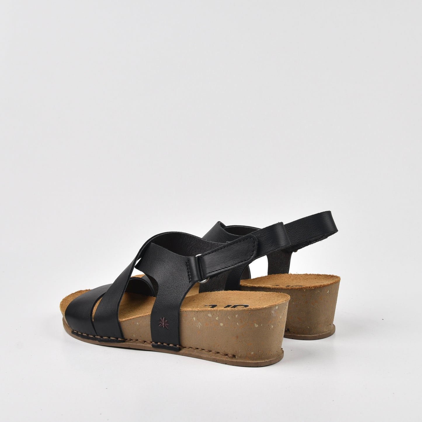 صندل إسفيني من Art Spanish Strap للنساء باللون الأسود نابا.