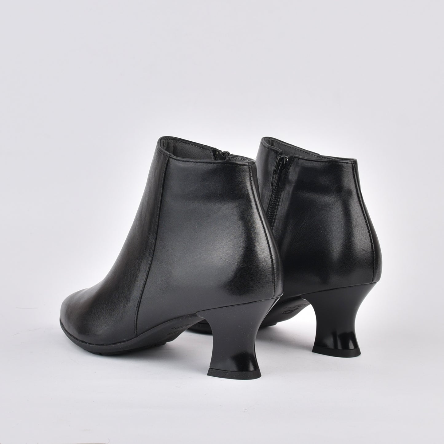 Pitillos 100% Genuine Leather Spanish boots in Black for women