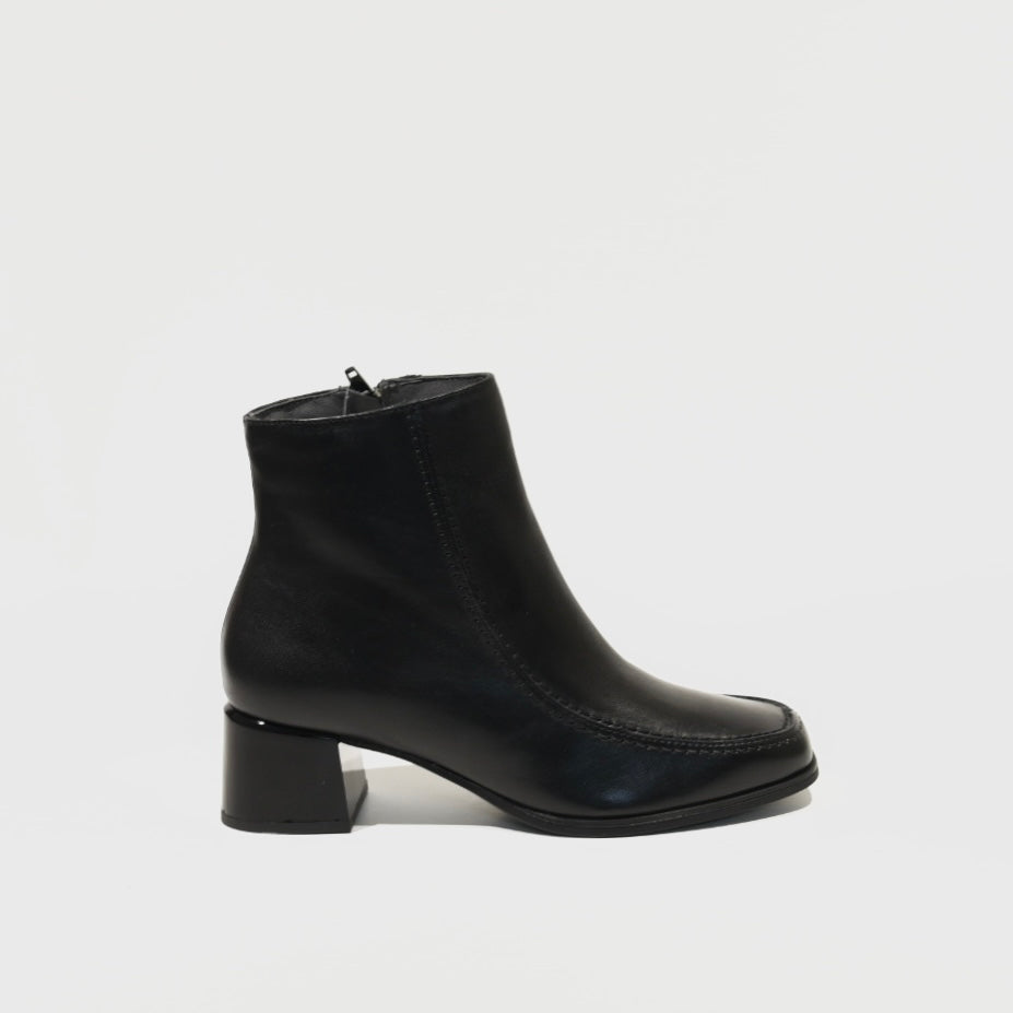 Pitillos 100% Genuine Leather Spanish boots in Black for woman