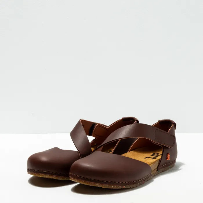صندل نسائي من Art Spanish Strap باللون البني النابا.