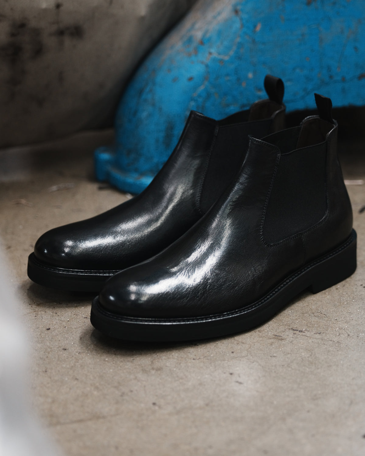 Shalapi Napoli Chelsea boots for men in buffalo black