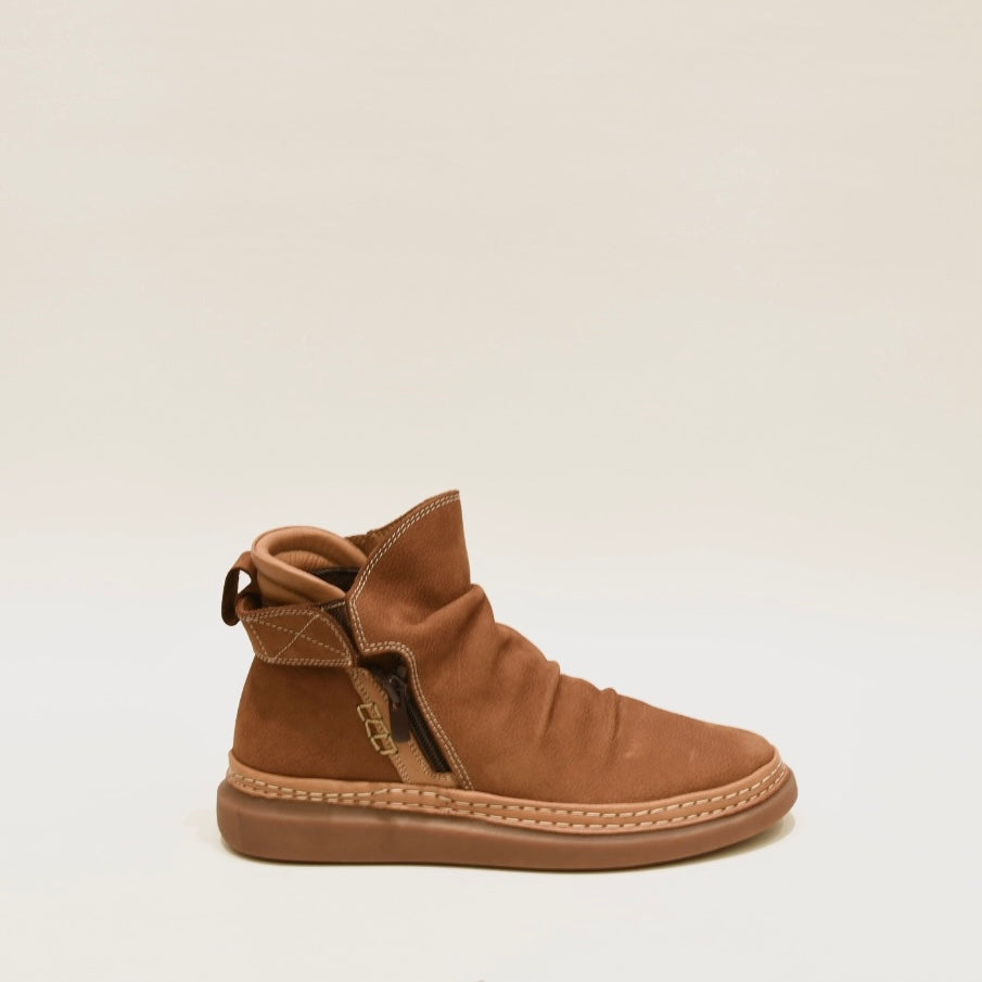 Comfort leather boots for women in nubuck Camel