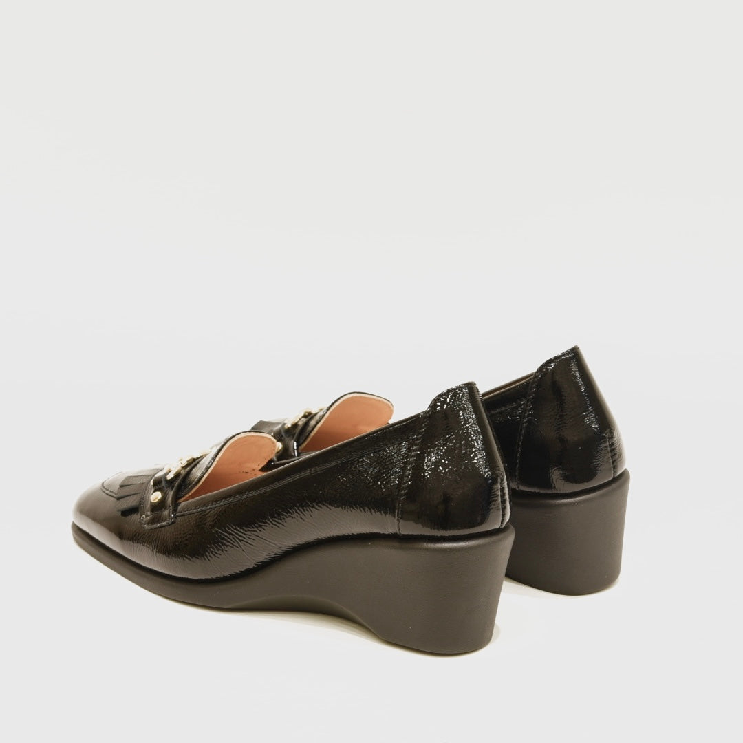 Greece comfort classic shoes for woman in shiny black