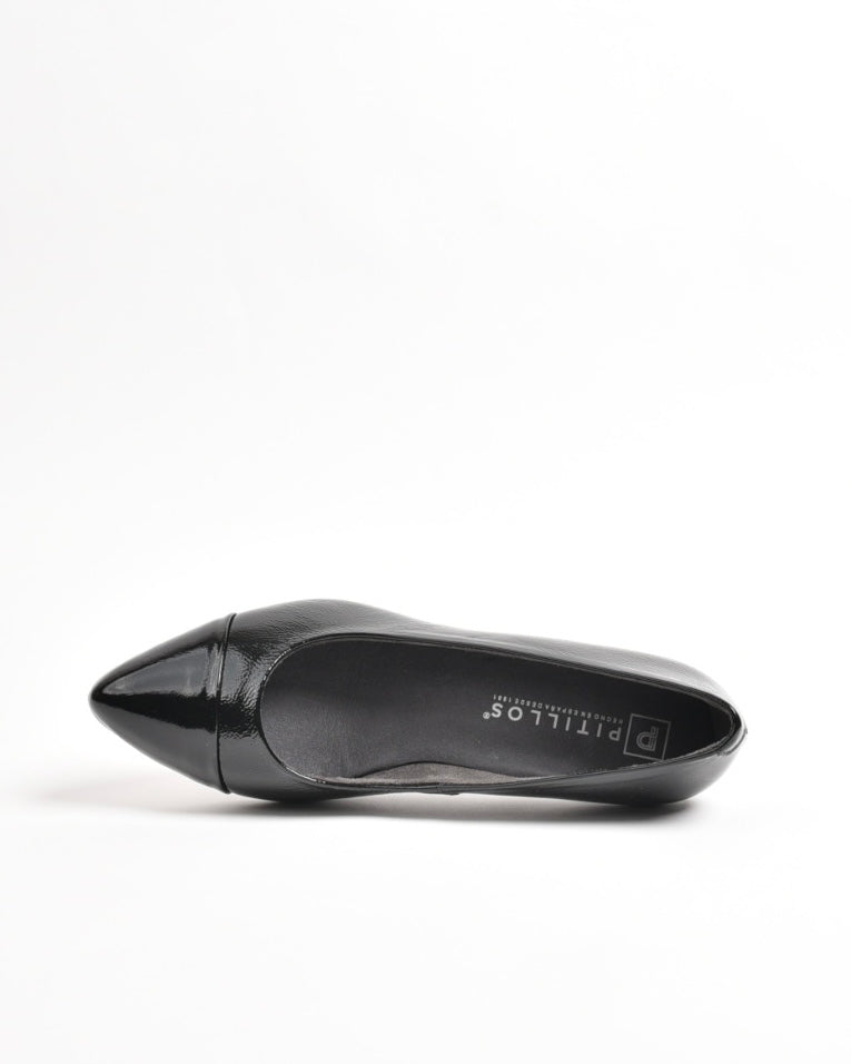 Pitillos classic shoes for women in shiny black