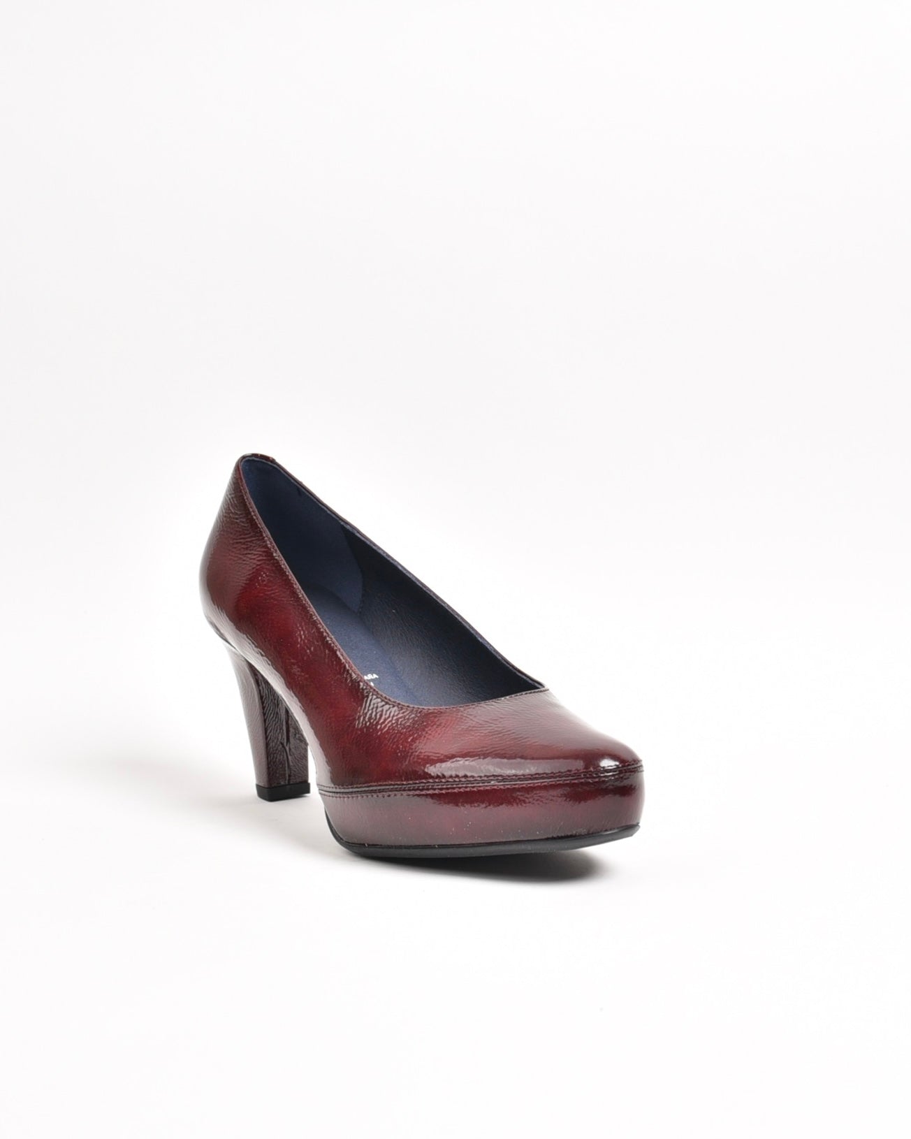 Fluchos classic high hell shoes for women in shiny burdo