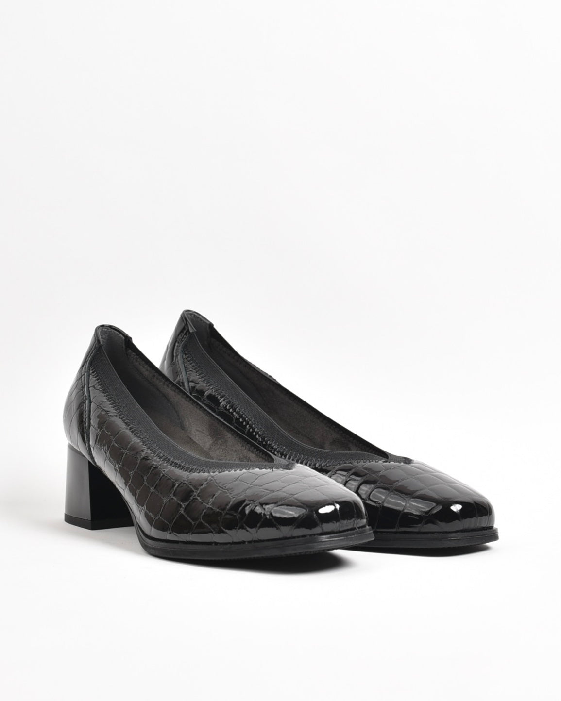 Pitillos classic shoes for women in shiny black