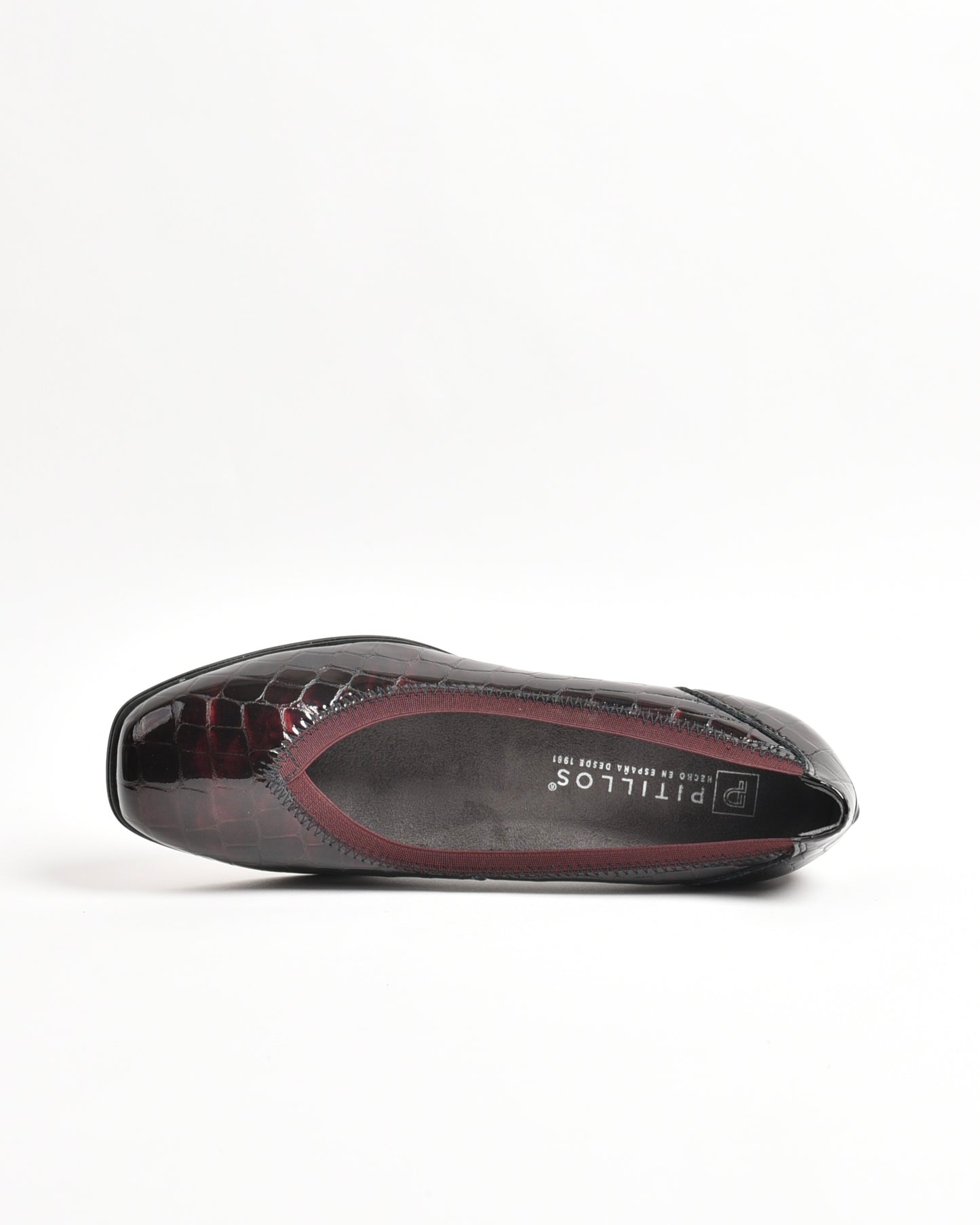 Pitillos classic shoes for women in shiny burdo