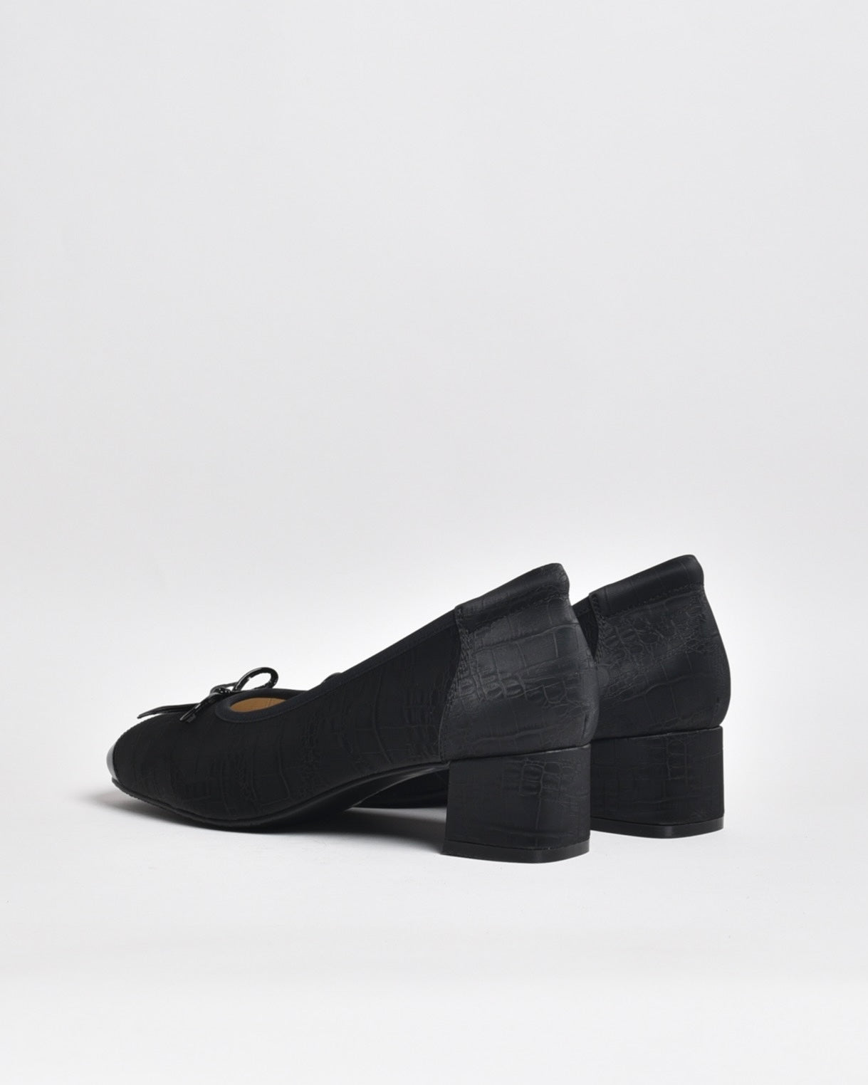 SHALAPI ITALY Classic Shoes Guanine Leather for Women in Shiny Black. S26