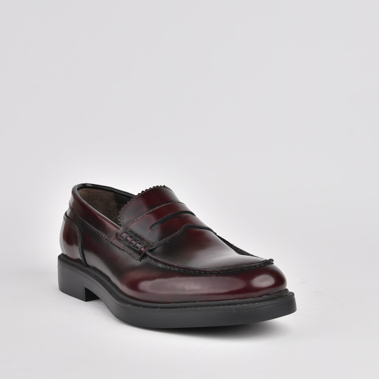 Kebo Italian loafers for men in shiny burdo